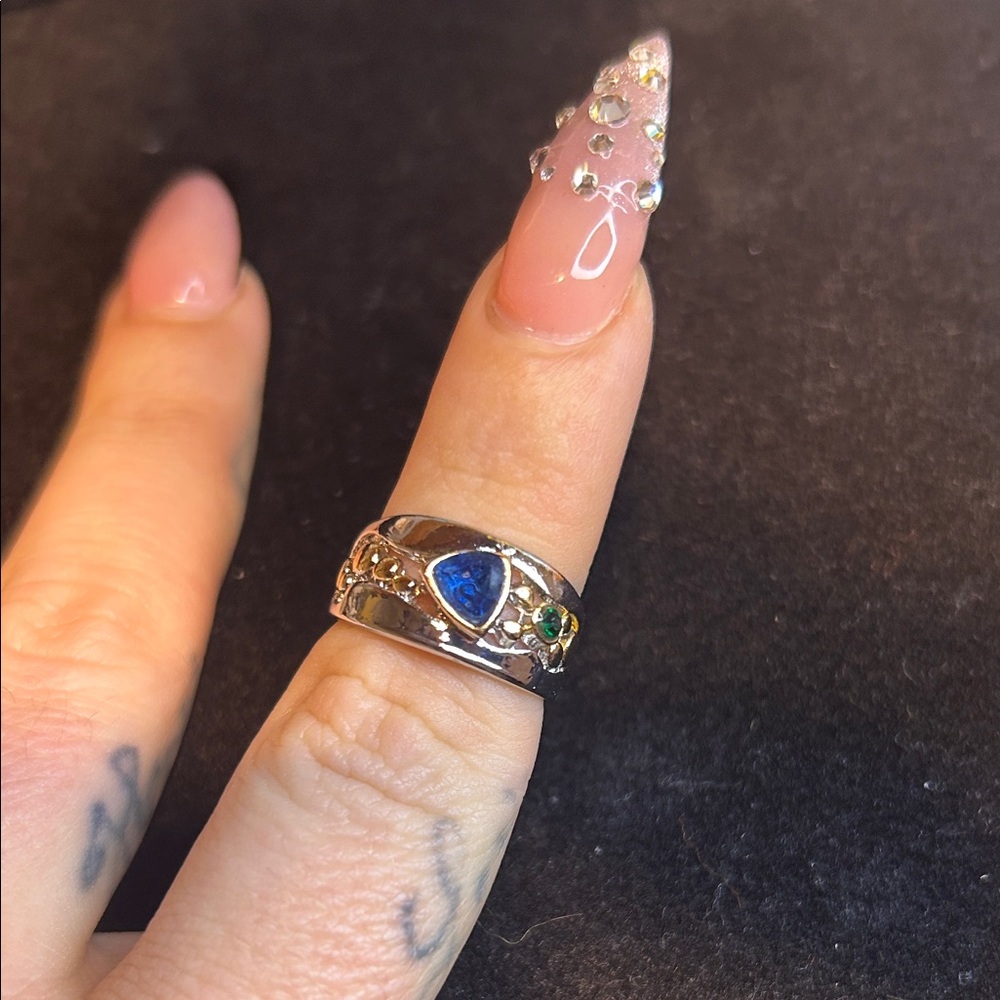 Elegant Silver and Blue Gemstone Ring SIZE 6